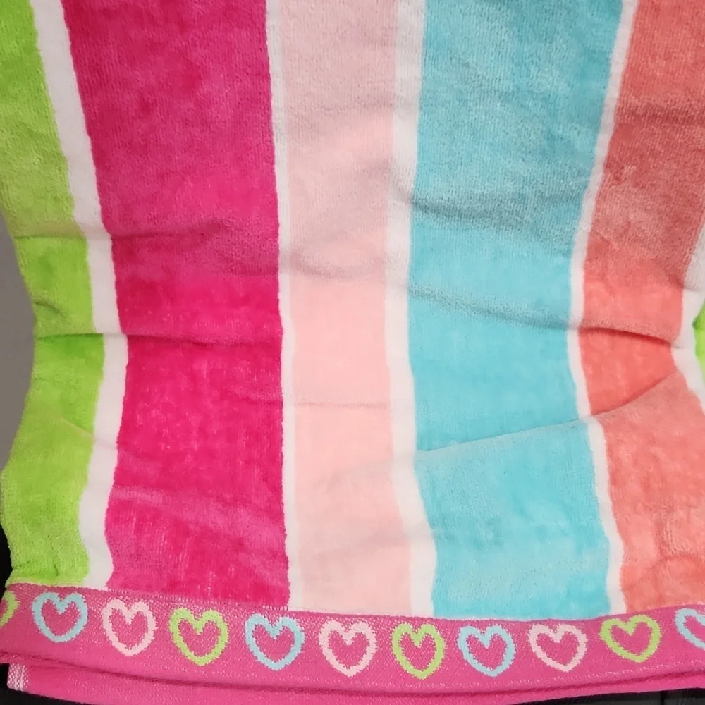 💕🔹️Juicy Couture 🔹️Pink 6 Feet Striped Multicolor Beach Towel